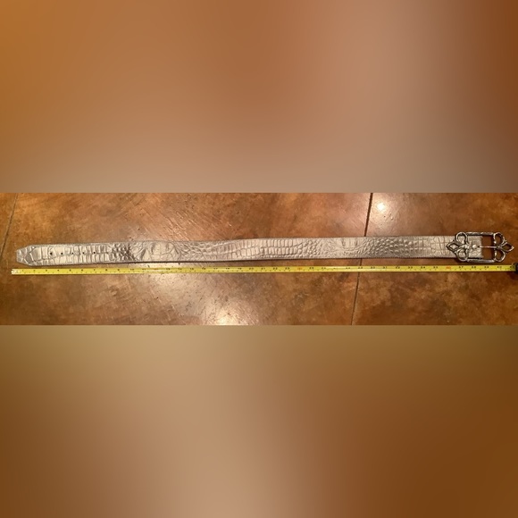 Gray and silver Animal print belt with silver decorative buckle. - Picture 2 of 3